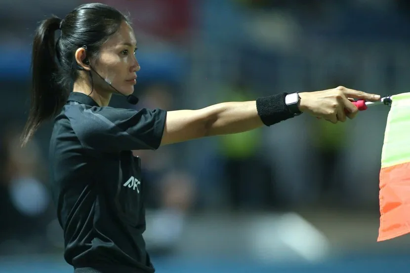 Trọng tài biên Phutsavan Chanthavong và “lá cờ phút 29” ở SEA Games 33: Khi một quyết định làm bùng nổ tranh cãi quốc tế 6 Báo chí châu Âu phản ứng vụ bàn thắng bị từ chối của tuyển nữ Việt Nam ở SEA Games 33